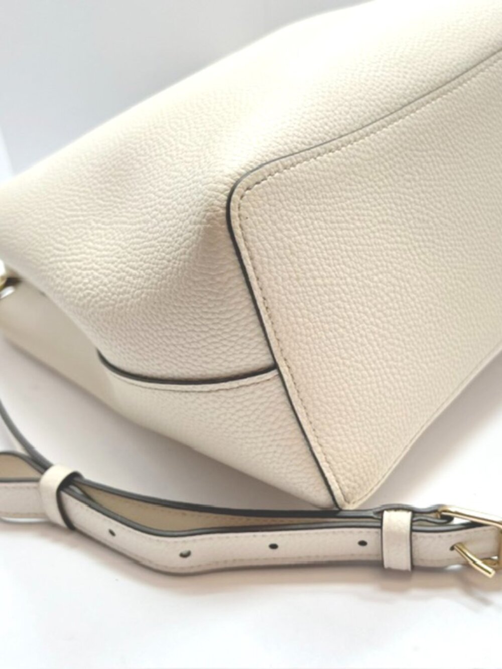 Coach Leather Town Bucket Shoulder/Crossbody Bag w/Detachable Strap in Chalk - Picture 8 of 11